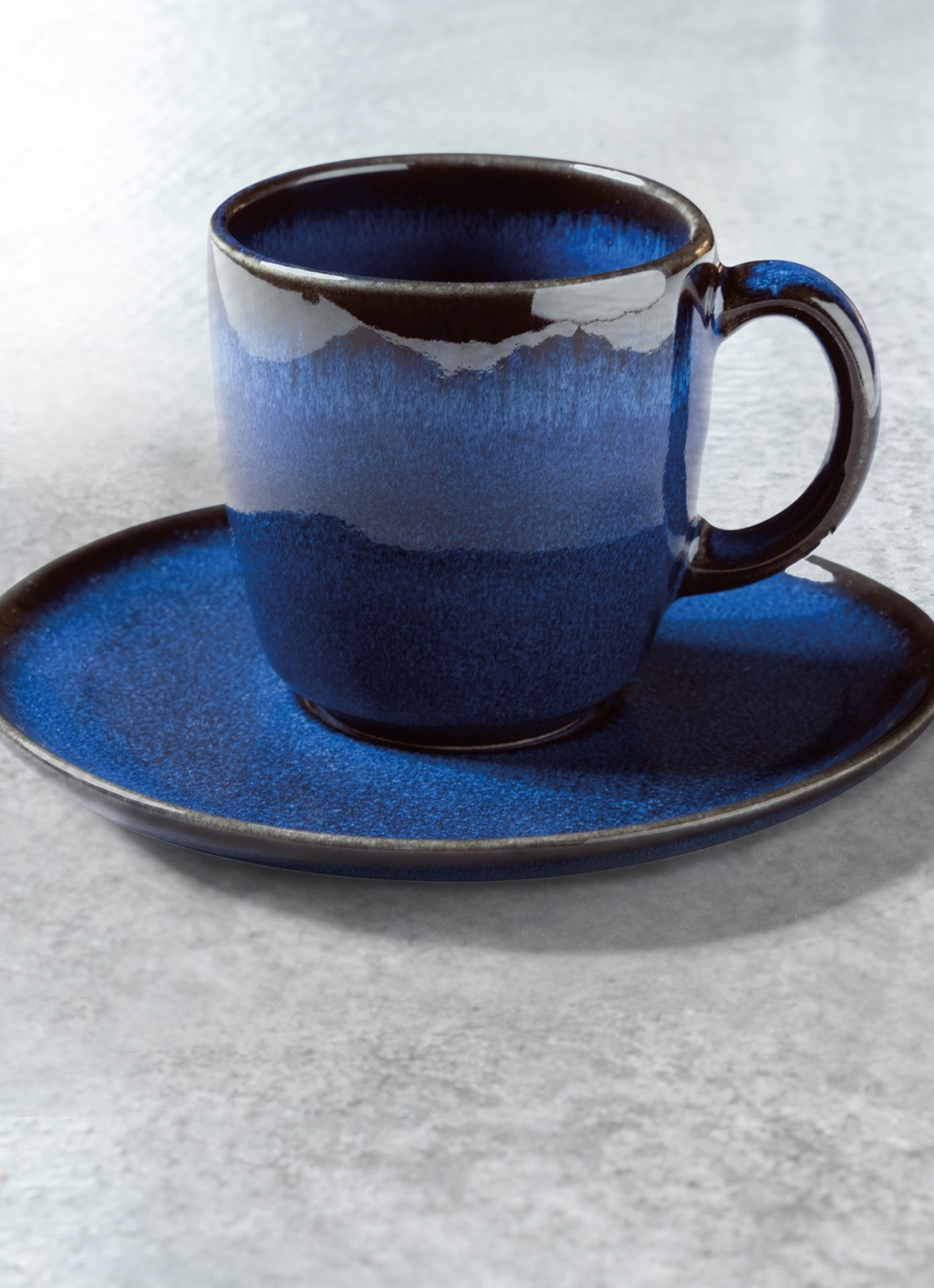 Villeroy & Boch Lave mok 38 cl  - achterkant donkerblauw