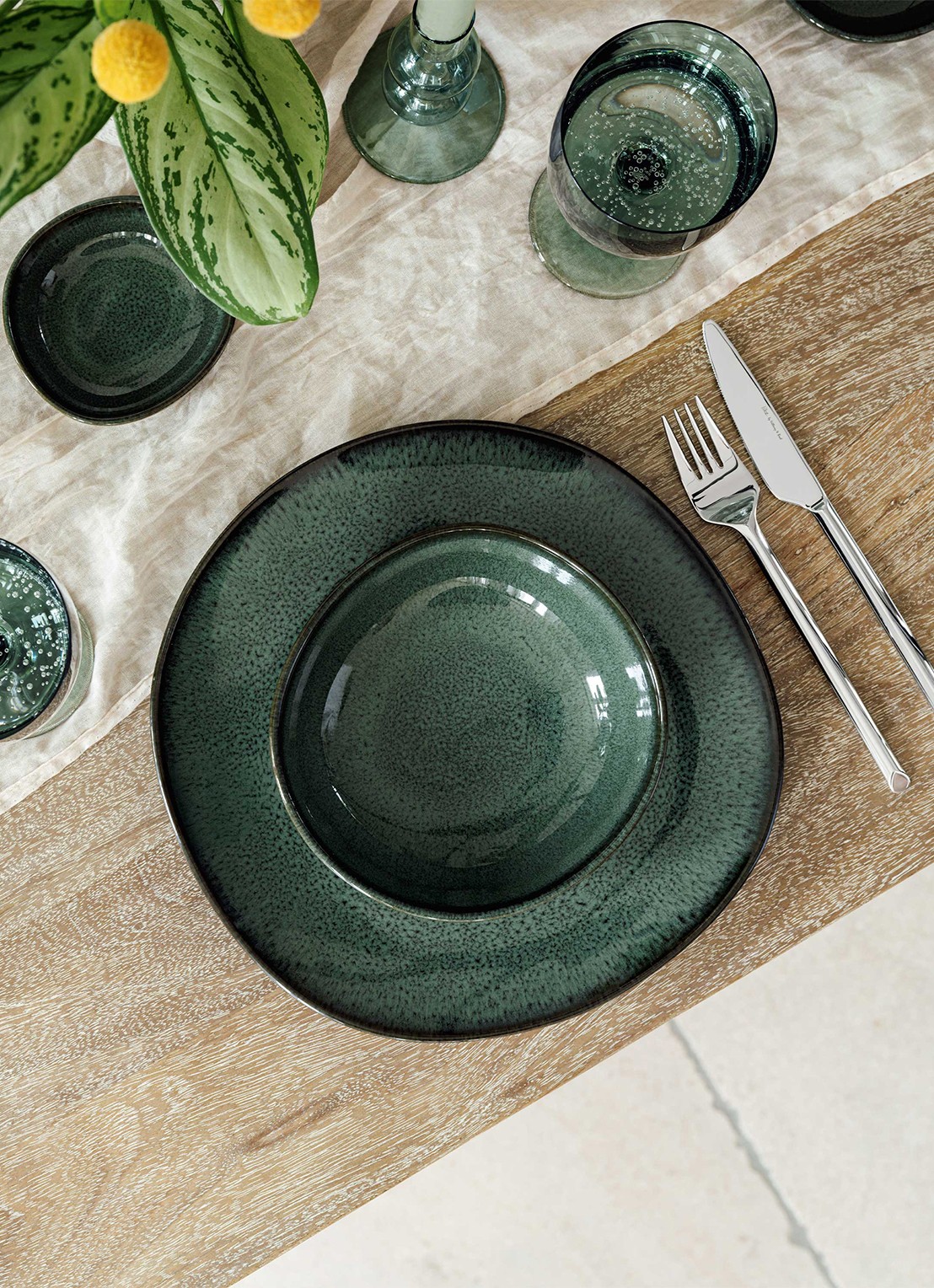 Villeroy & Boch Lave Vert diep bord 22 cm - voorkant 2 donkergroen