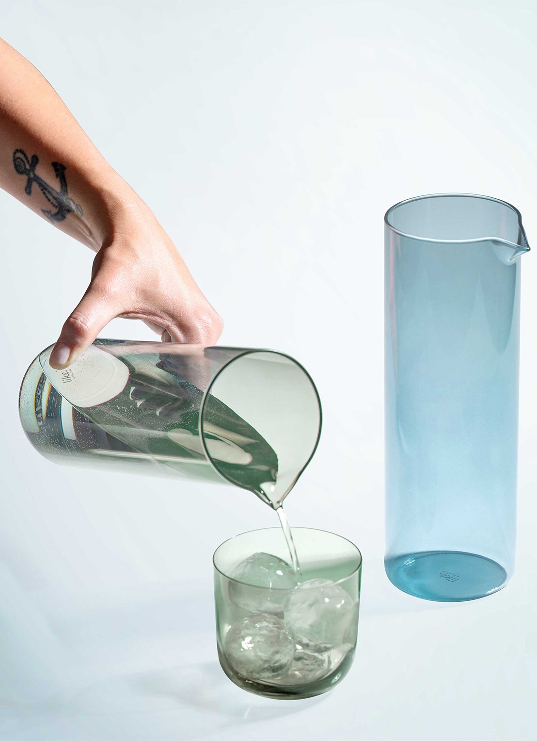 Villeroy & Boch Like Ice waterkan 1 liter - achterkant blauw