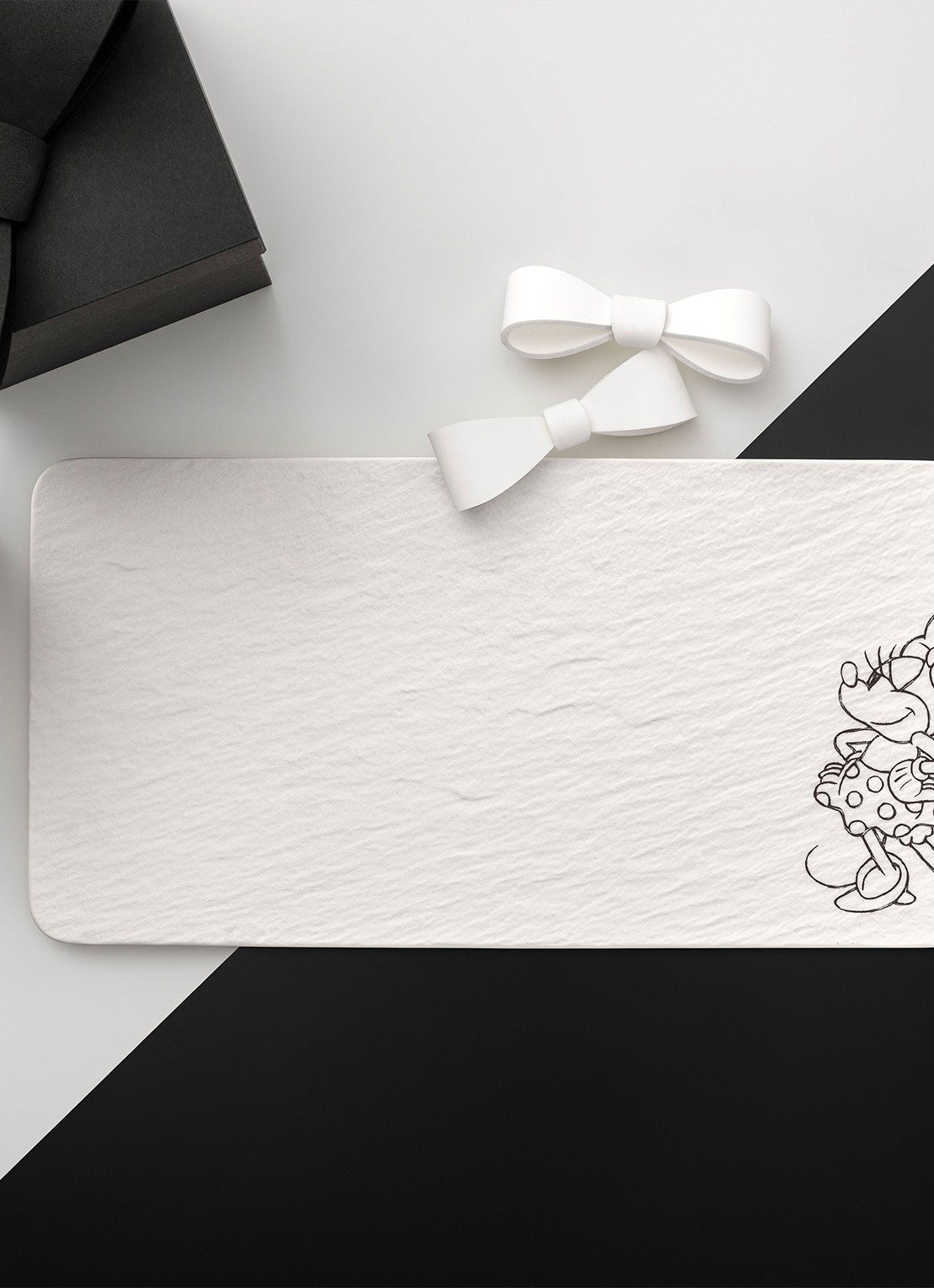 Villeroy & Boch Manufacture Rock blanc - Mickey Mouse serveerschaal 35 x 18 cm - voorkant 3 wit