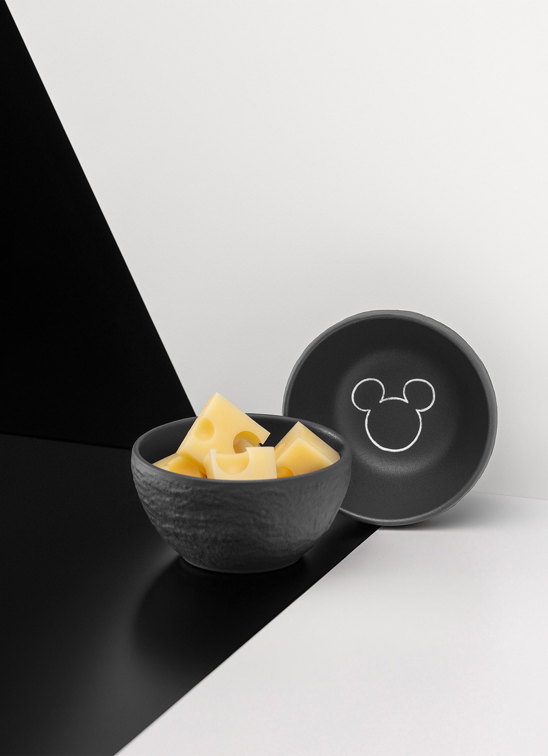 Villeroy & Boch Manufacture Rock - Mickey Mouse dipschaal 8 cm - detail 2 zwart