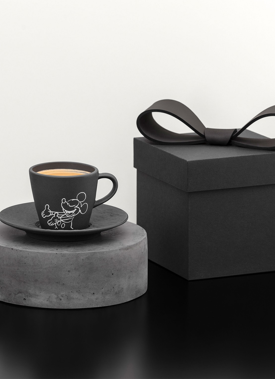 Villeroy & Boch Manufacture Rock - Mickey Mouse espressokopje - achterkant 4 zwart