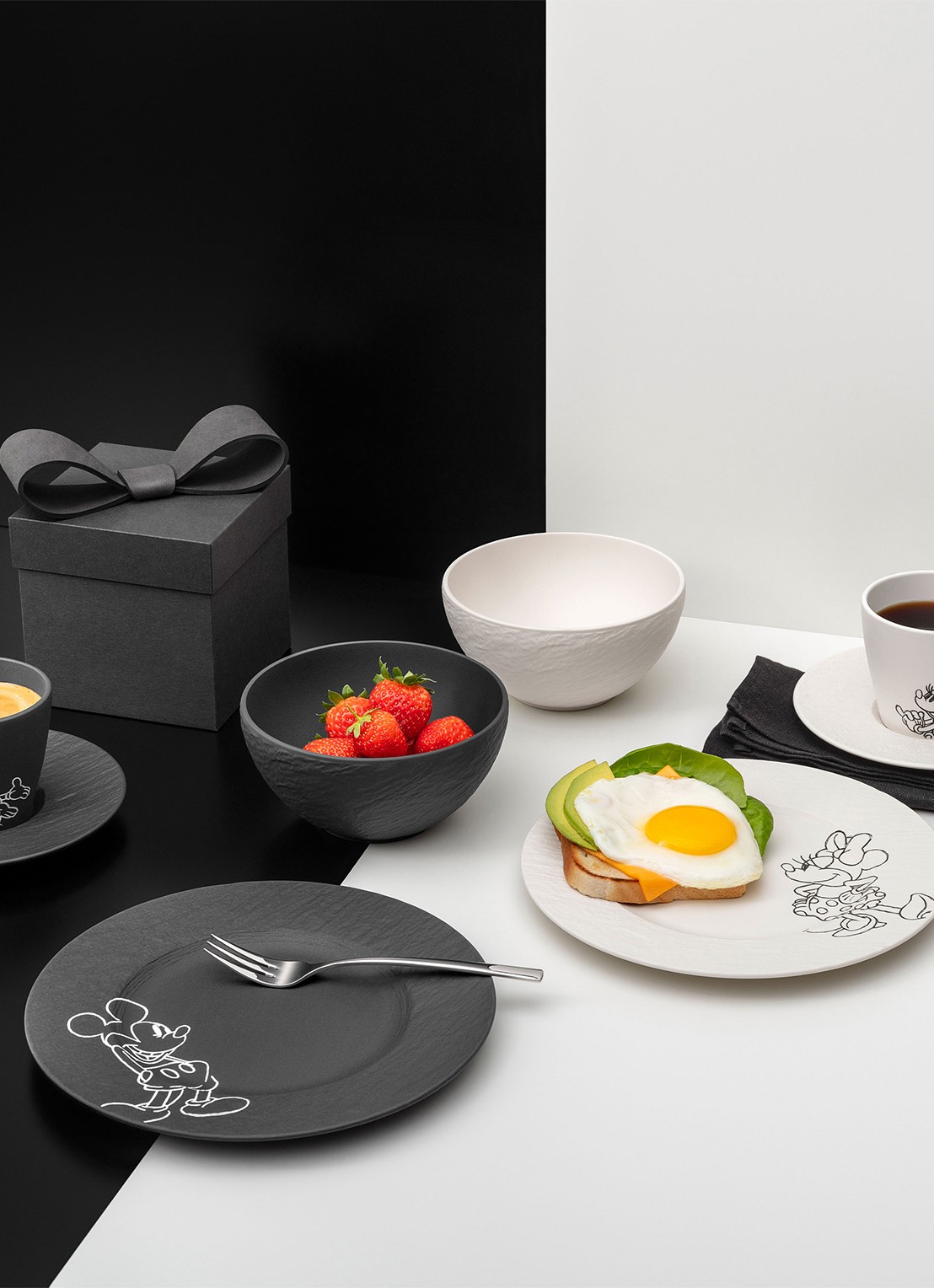 Villeroy & Boch Manufacture Rock - Mickey Mouse koffiekopje met schotel 4-delig - achterkant 3 zwart