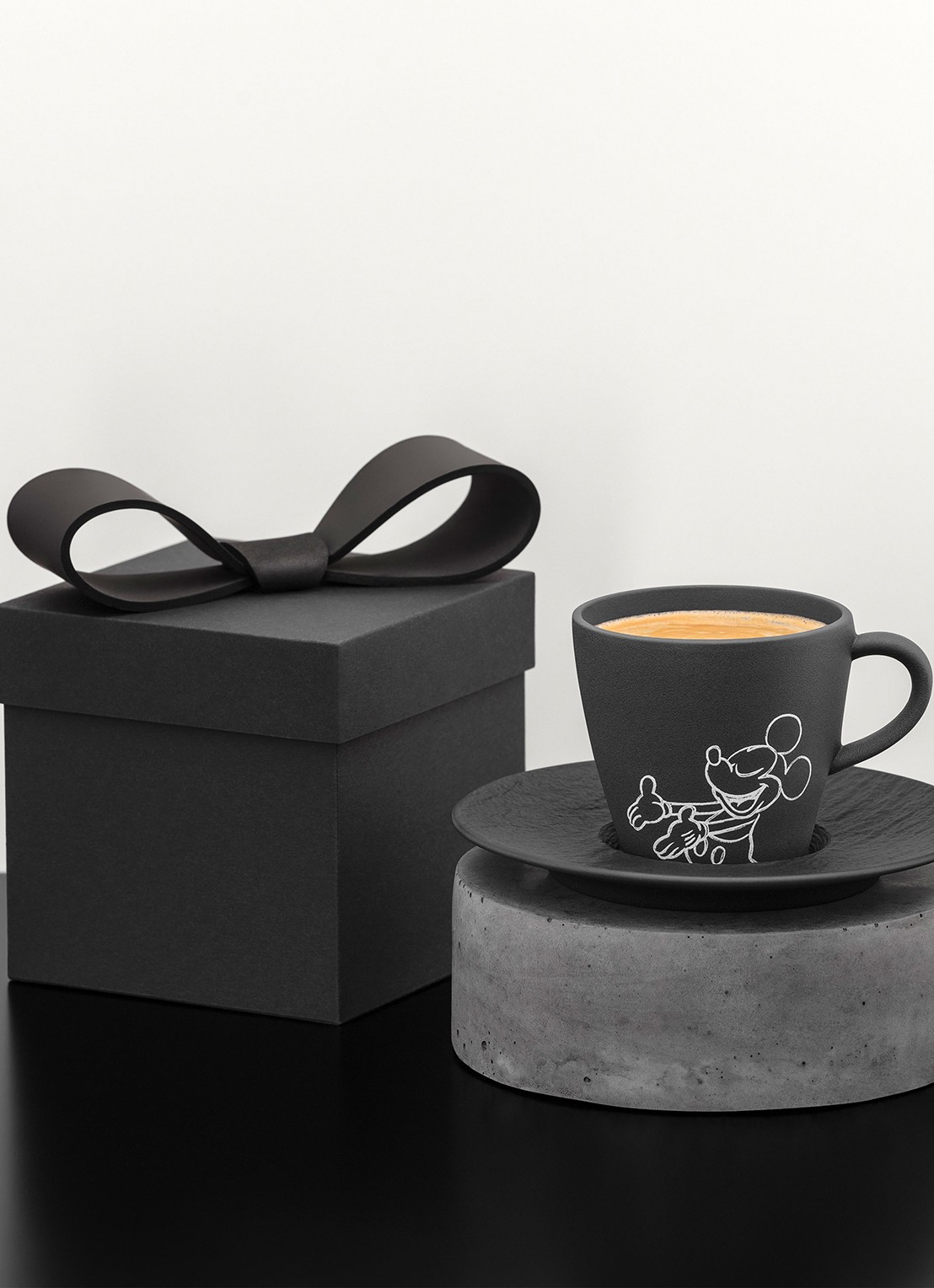 Villeroy & Boch Manufacture Rock - Mickey Mouse koffiekopje - achterkant zwart