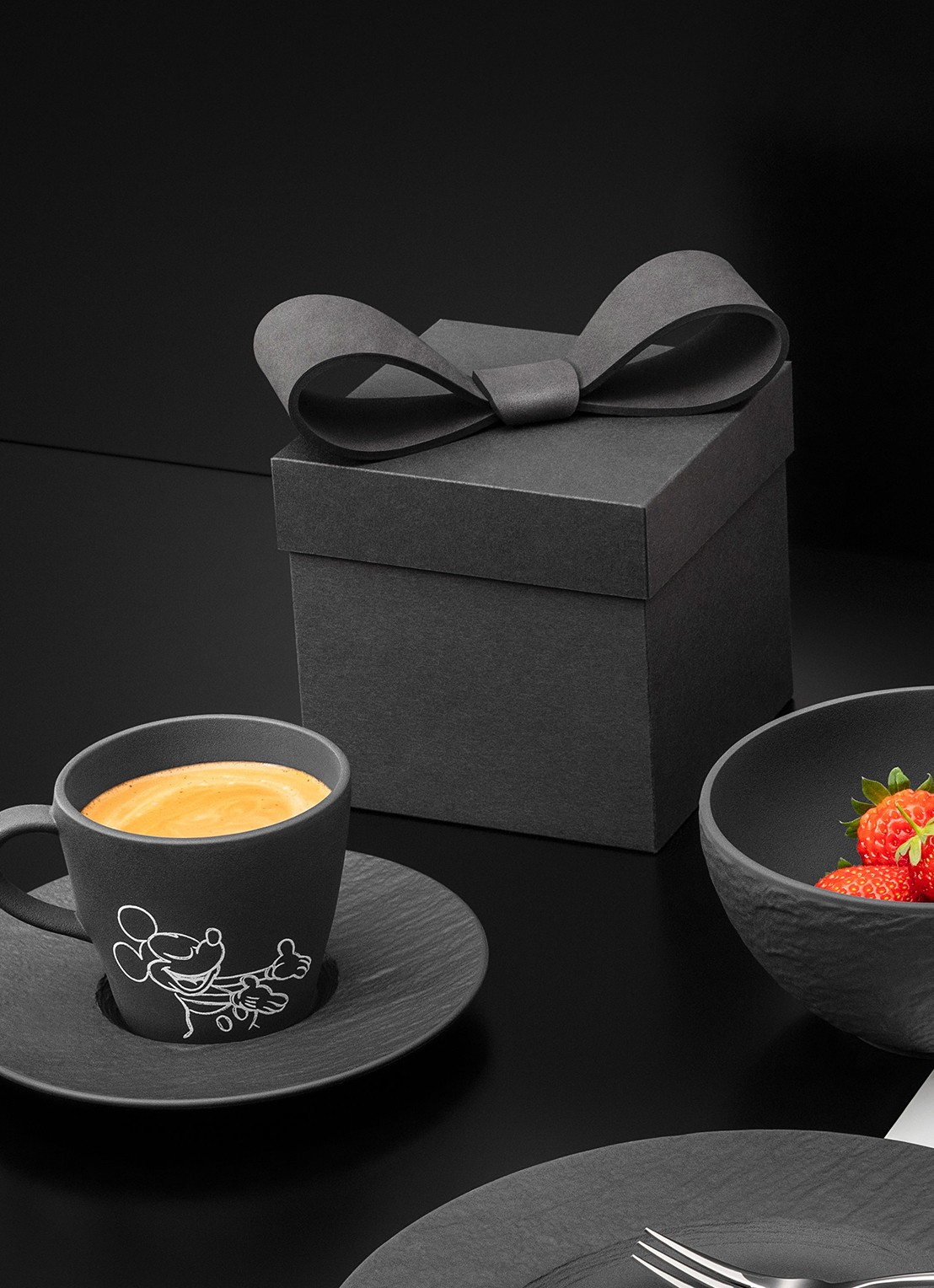 Villeroy & Boch Manufacture Rock - Mickey Mouse koffiekopje - detail 2 zwart