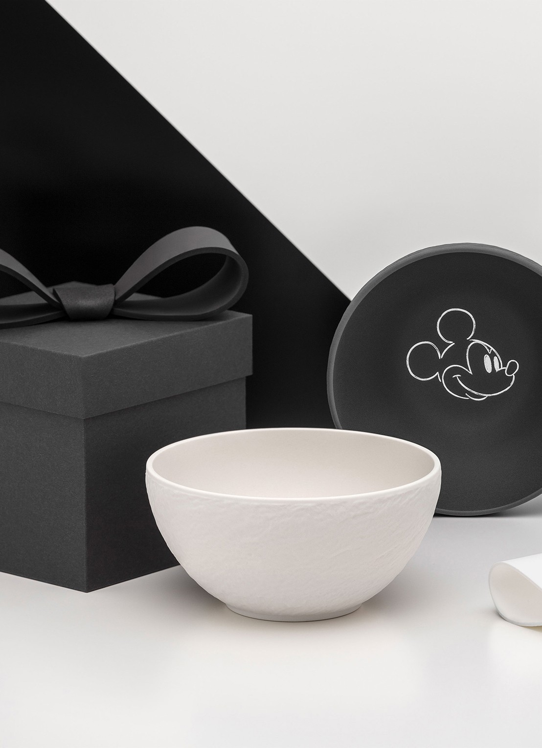 Villeroy & Boch Manufacture Rock - Mickey Mouse kom 14 cm set van 2 - detail 3 zwart