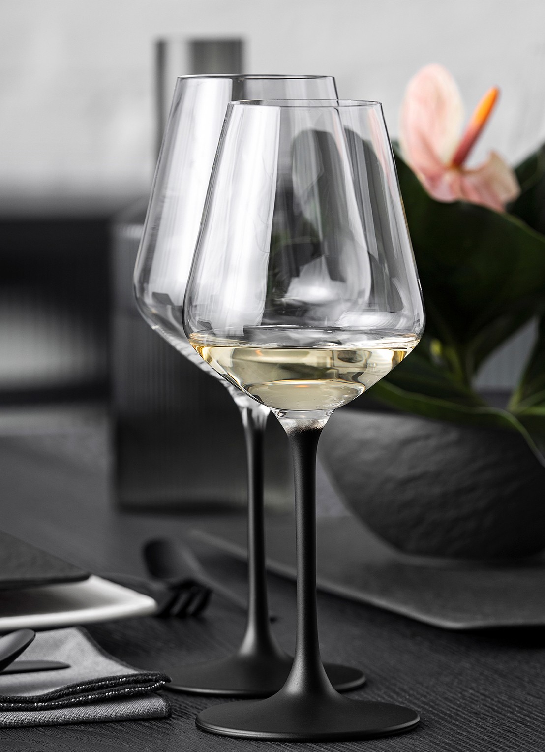 Villeroy & Boch Manufacture Rock rode wijnglas 47 cl set van 4  - detail 3 zwart