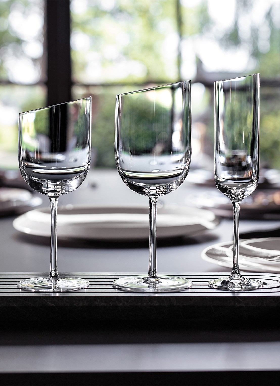 Villeroy & Boch NewMoon witte wijnglas 30 cl set van 4 - voorkant 2 transparant