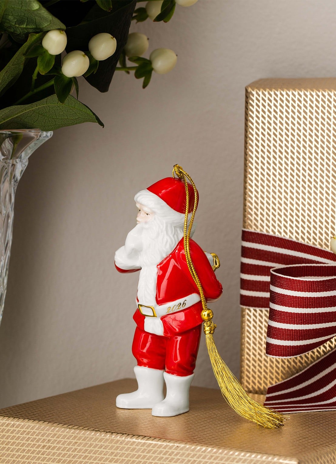 Villeroy & Boch Santa 2026 kersthanger 11 cm - detail 3 rood
