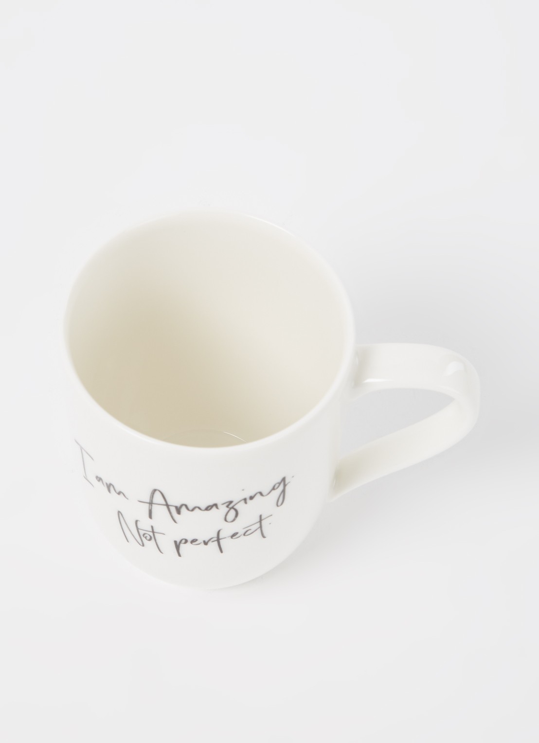 Villeroy & Boch Statement "I'm amazing. Not perfect." kopje 34 cl - detail 3 gebroken wit