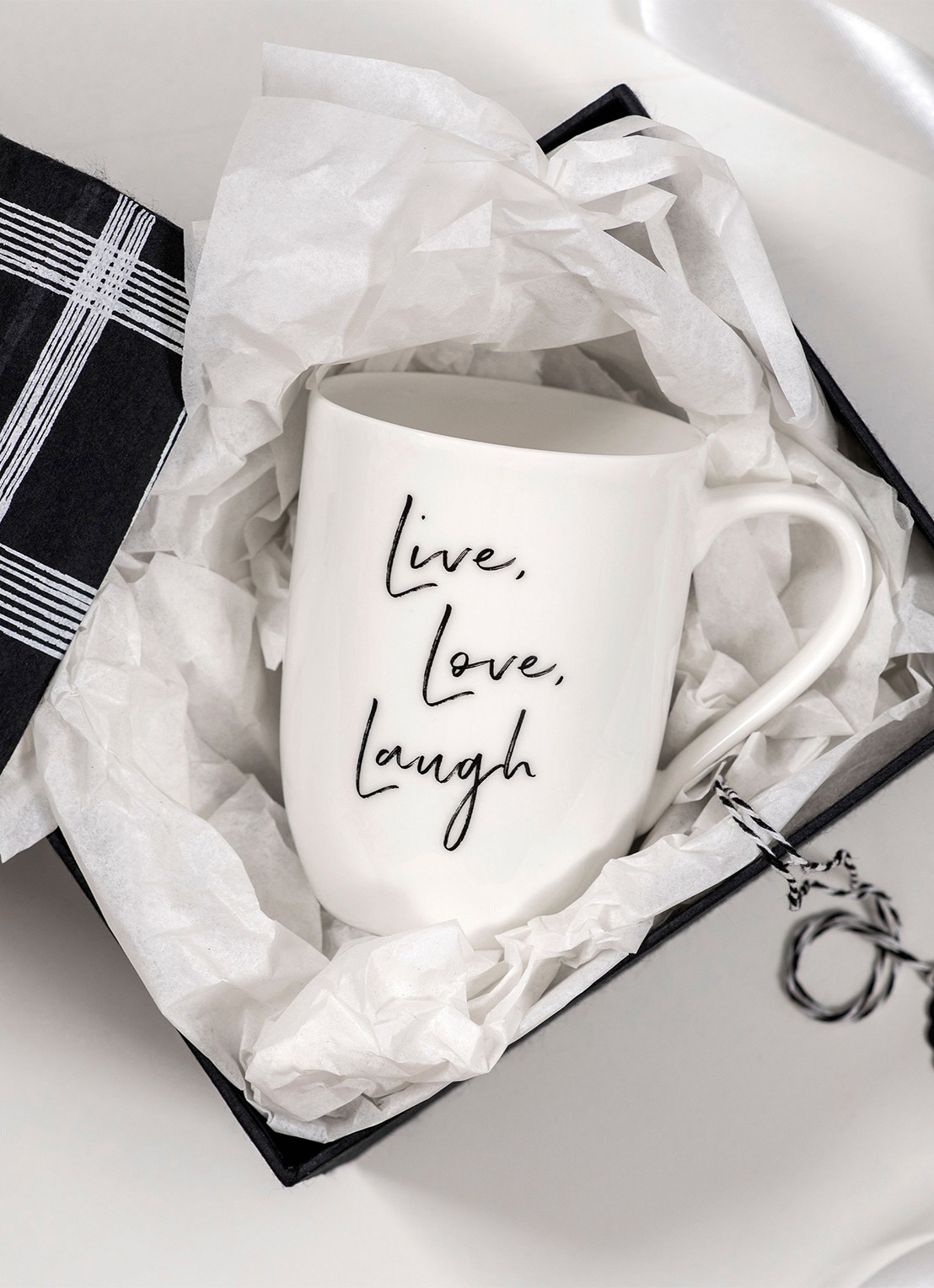 Villeroy & Boch Statement Live, Love, Laugh kopje 34 cl - achterkant 4 gebroken wit