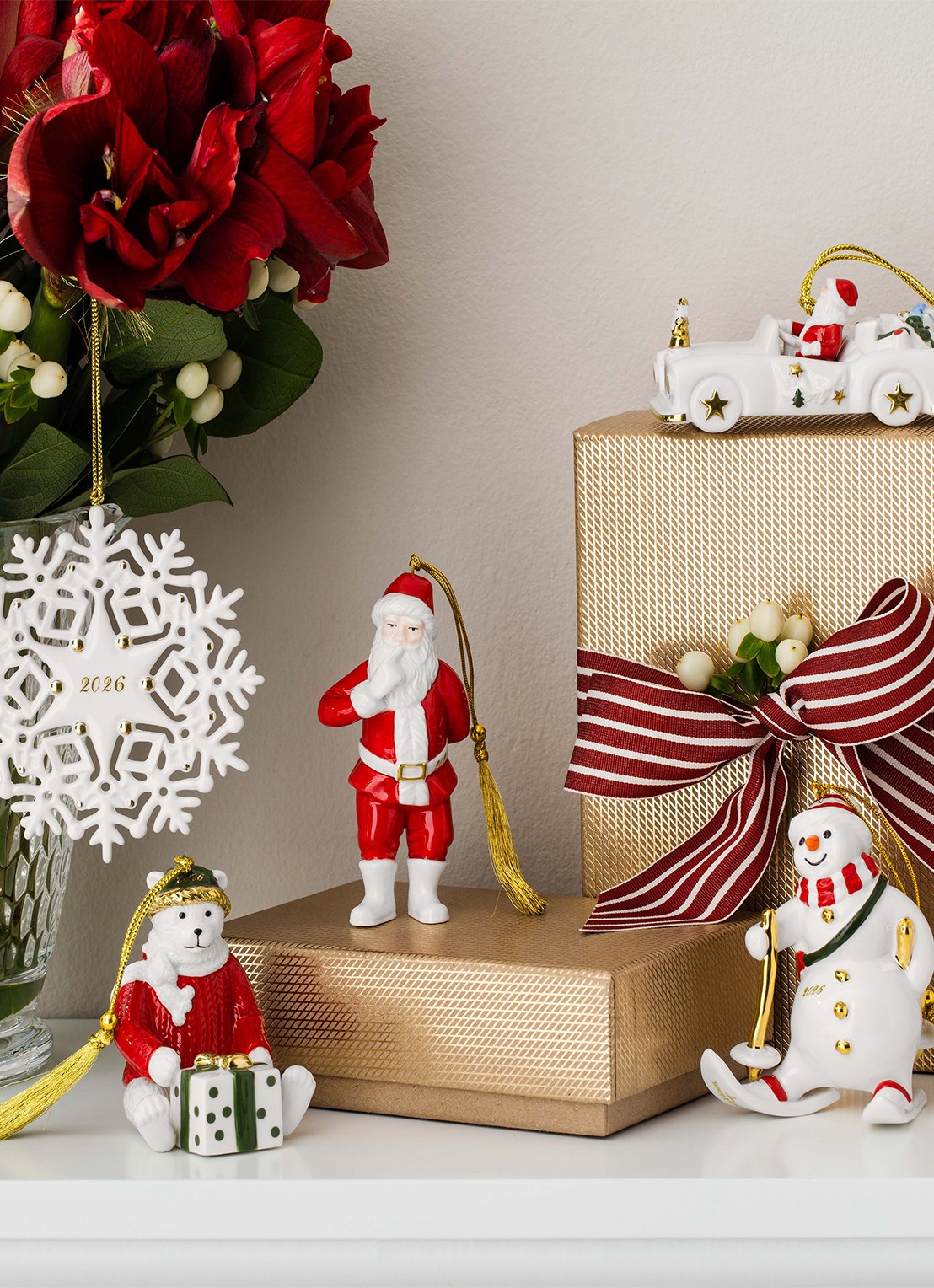 Villeroy & Boch Teddybeer 2026 kersthanger 8 cm - detail 5 rood