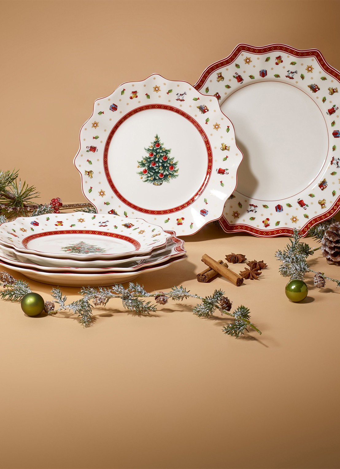 Villeroy & Boch Toy's Delight Kerst Bordenset 8-delig - voorkant 7 gebroken wit