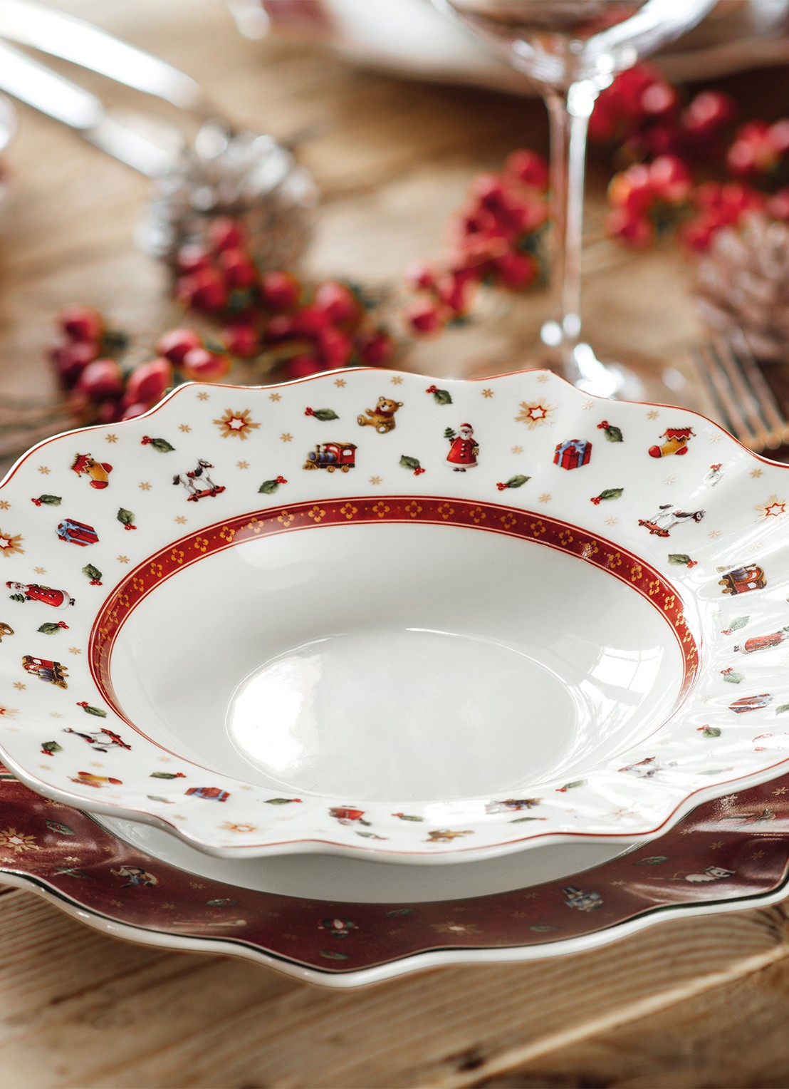Villeroy & Boch Toy's Delight Kerst soepbord 26 cm - voorkant 3 gebroken wit