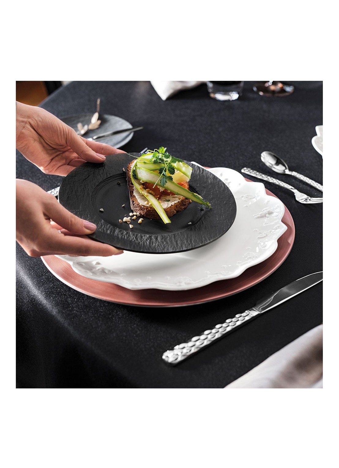 Villeroy & Boch Toy's Delight Royal Classic Kerst dinerbord 29 cm - detail 3 gebroken wit