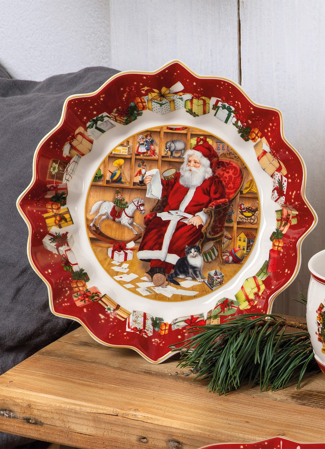 Villeroy & Boch Toy's Fantasy serveerschaal 25 cm - detail 3 steenrood