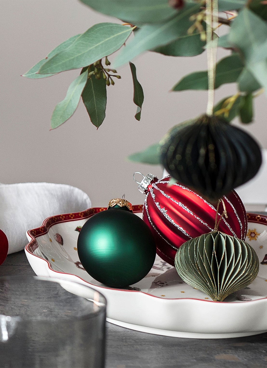 Villeroy & Boch Toys Delight kerst serveerschaal 16 cm - detail 4 steenrood