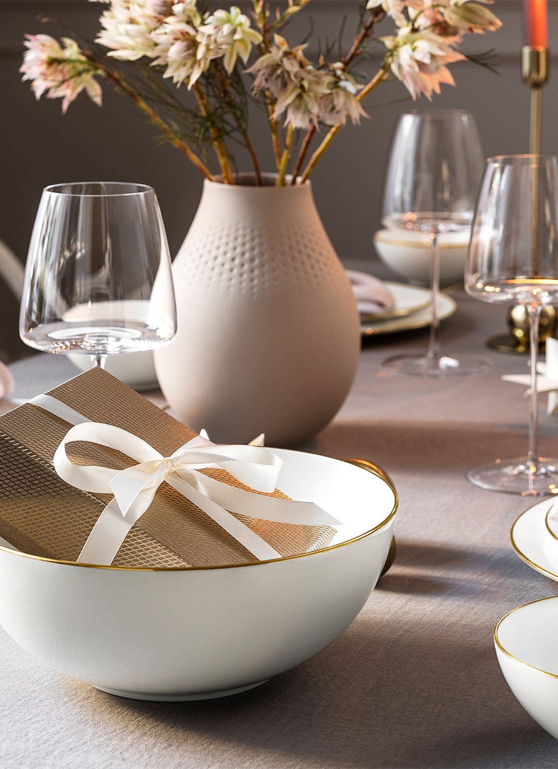 Villeroy & Boch Umnut Gold kom 23 cm - achterkant gebroken wit