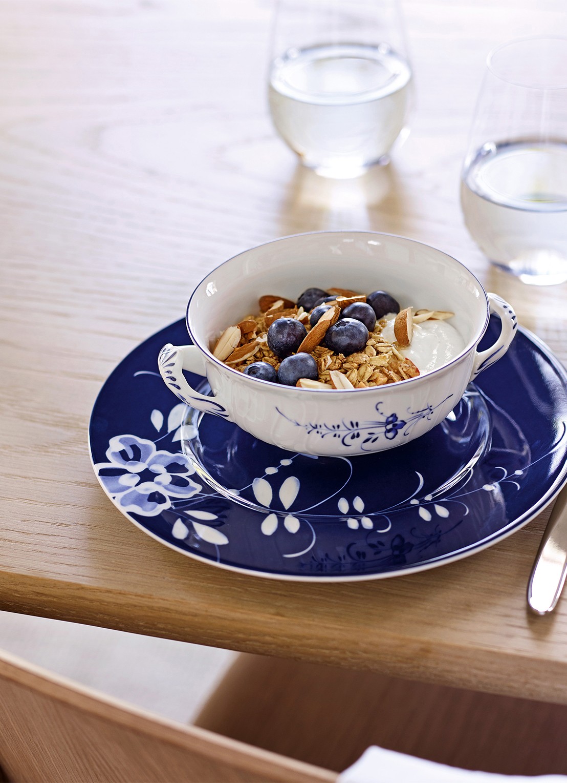 Villeroy & Boch Vieux Luxembourg Brindille ontbijtbord 22 cm - achterkant donkerblauw