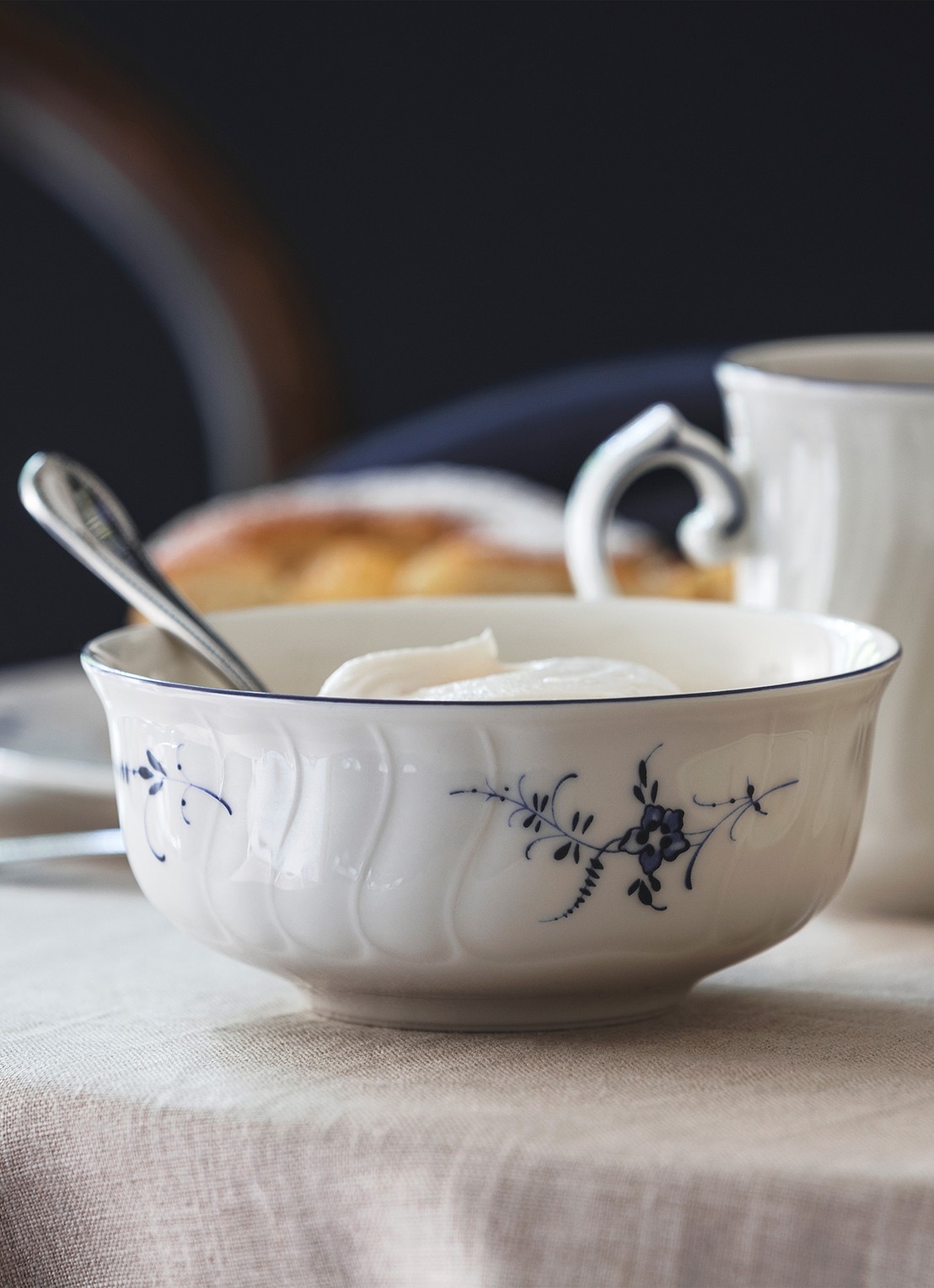 Villeroy & Boch Vieux Luxembourg kom 13 cm - voorkant 2 gebroken wit