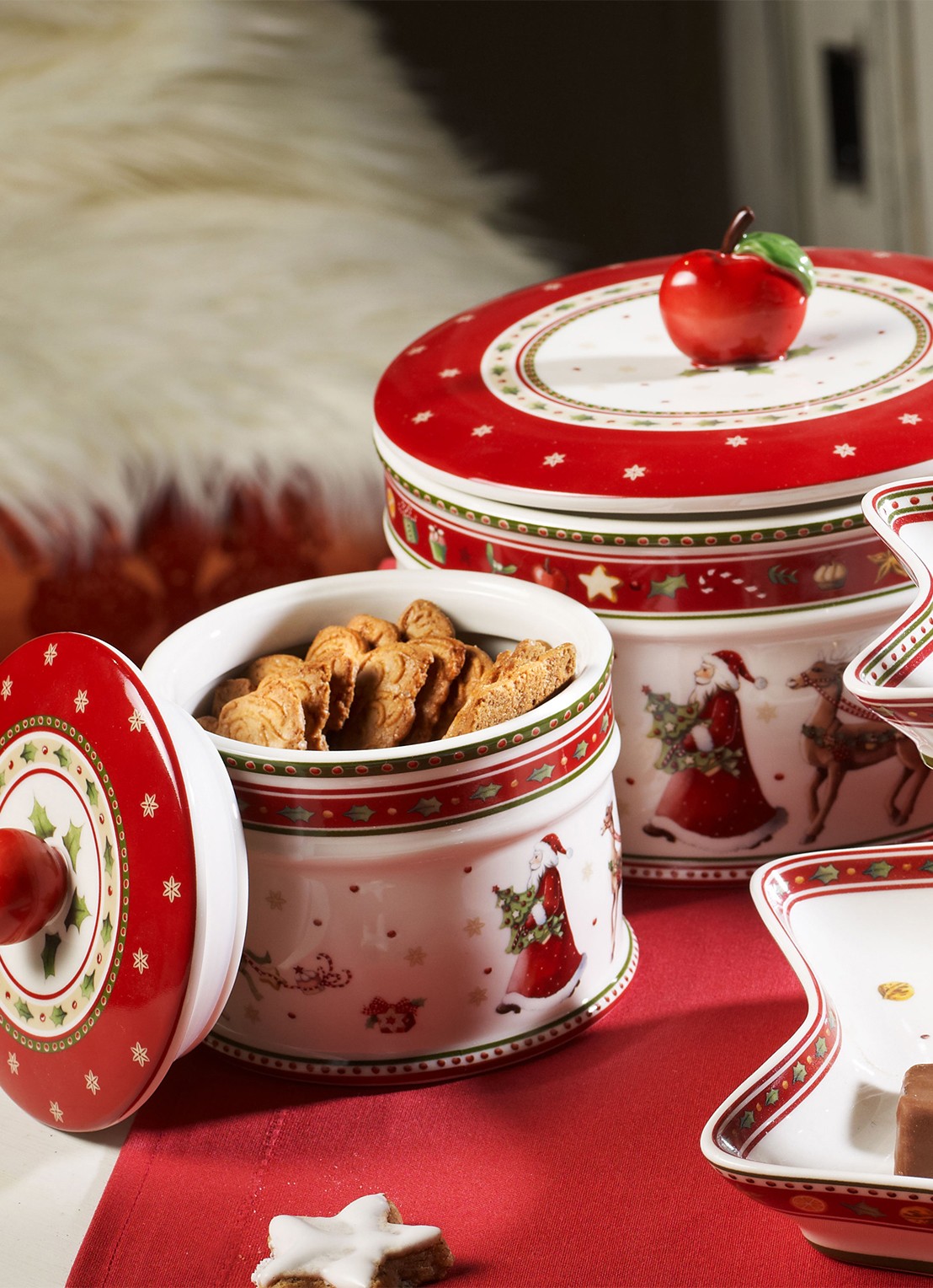 Villeroy & Boch Winter Bakery Delight Kerst snoeppot 11 cm - detail 5 steenrood