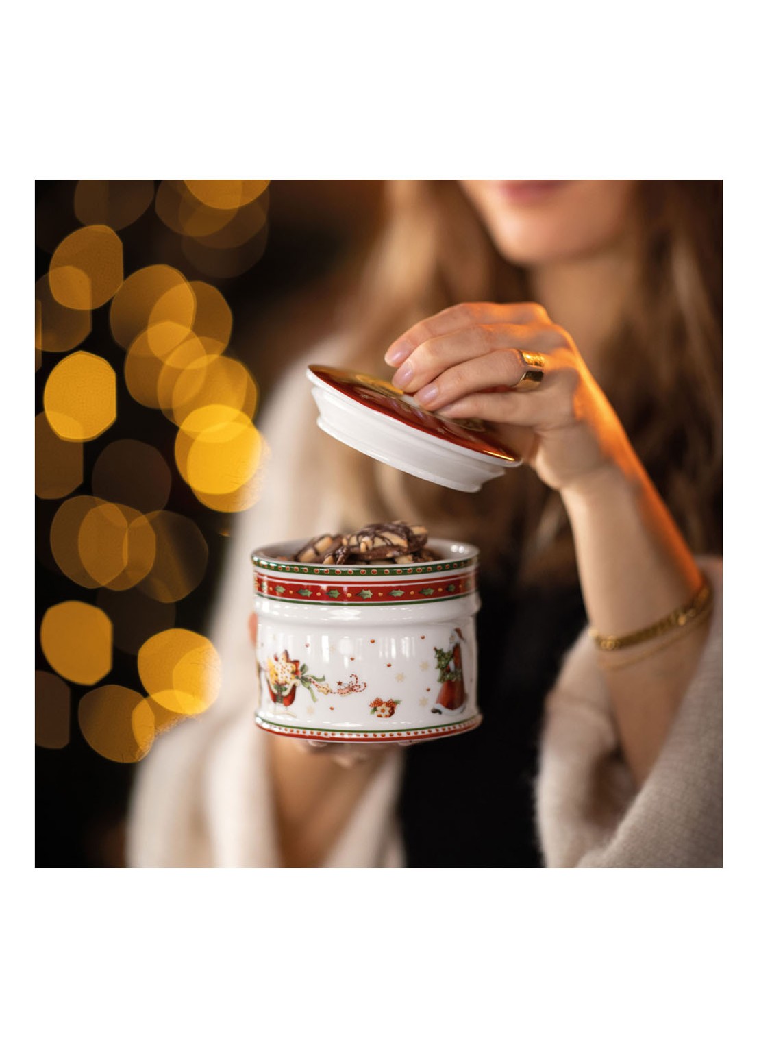 Villeroy & Boch Winter Bakery Delight Kerst snoeppot 11 cm - detail 6 steenrood
