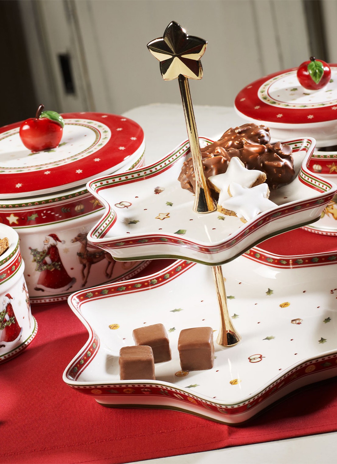 Villeroy & Boch Winter Bakery Delight Kerst snoeppot 17 cm - detail 5 steenrood
