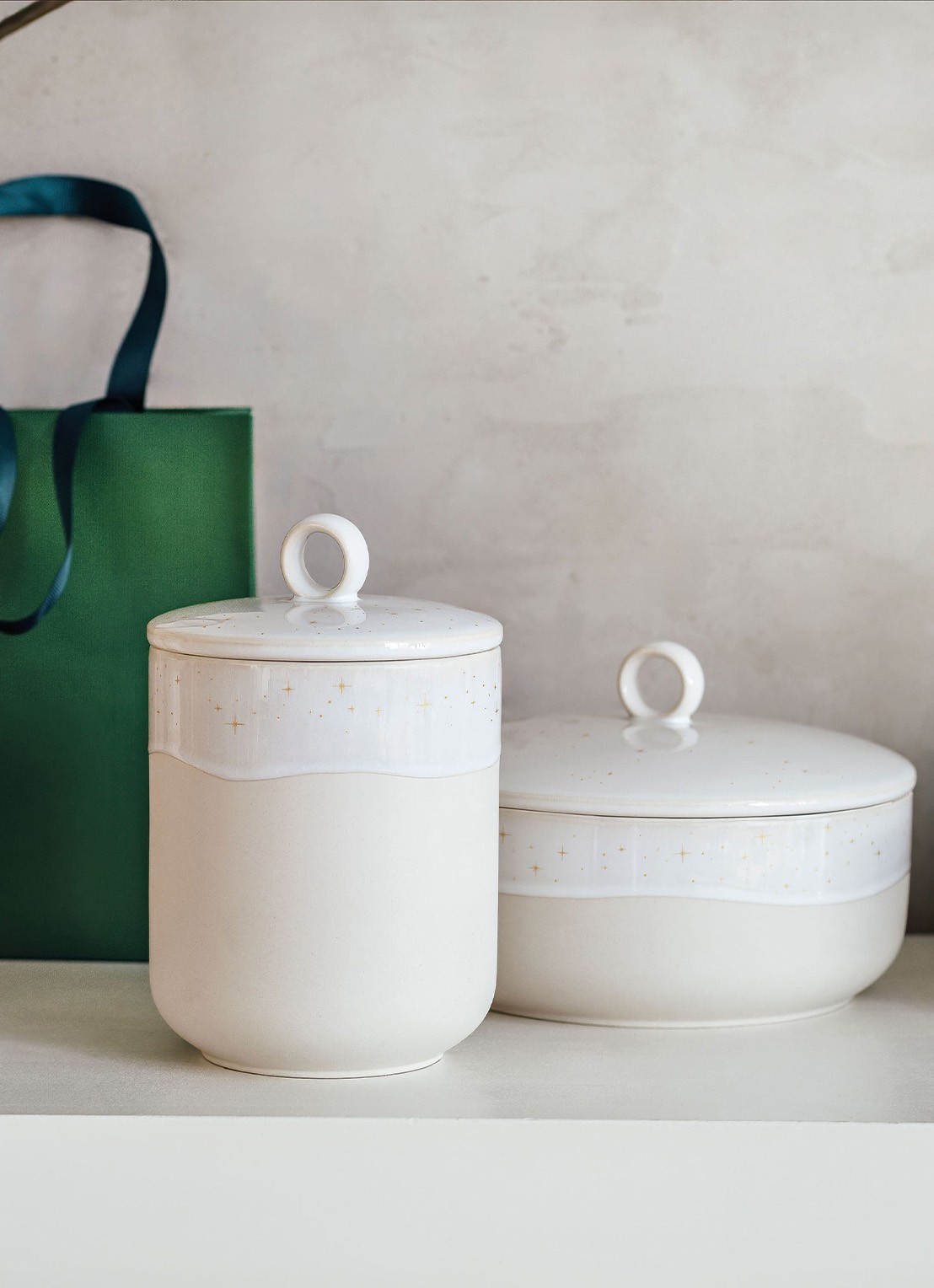 Villeroy & Boch Winter Glow opbergdoos 19 cm - voorkant 2 beige