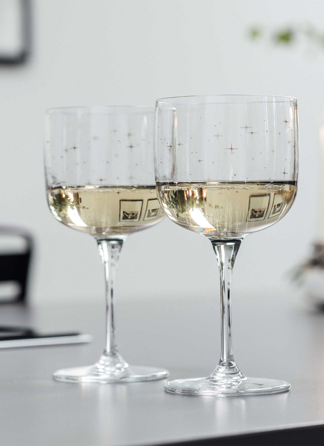 Villeroy & Boch Winter Glow witte wijnglas 27 cl set van 2 - detail 4 lichtgrijs