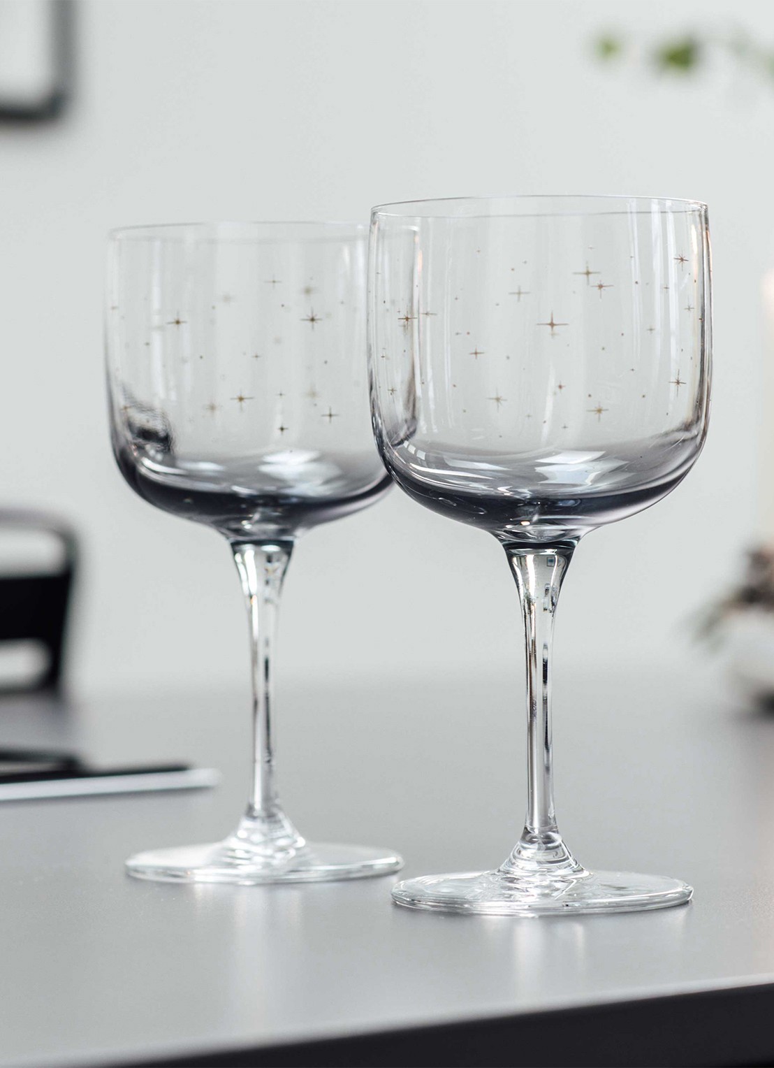 Villeroy & Boch Winter Glow witte wijnglas 27 cl set van 2 - voorkant 2 lichtgrijs