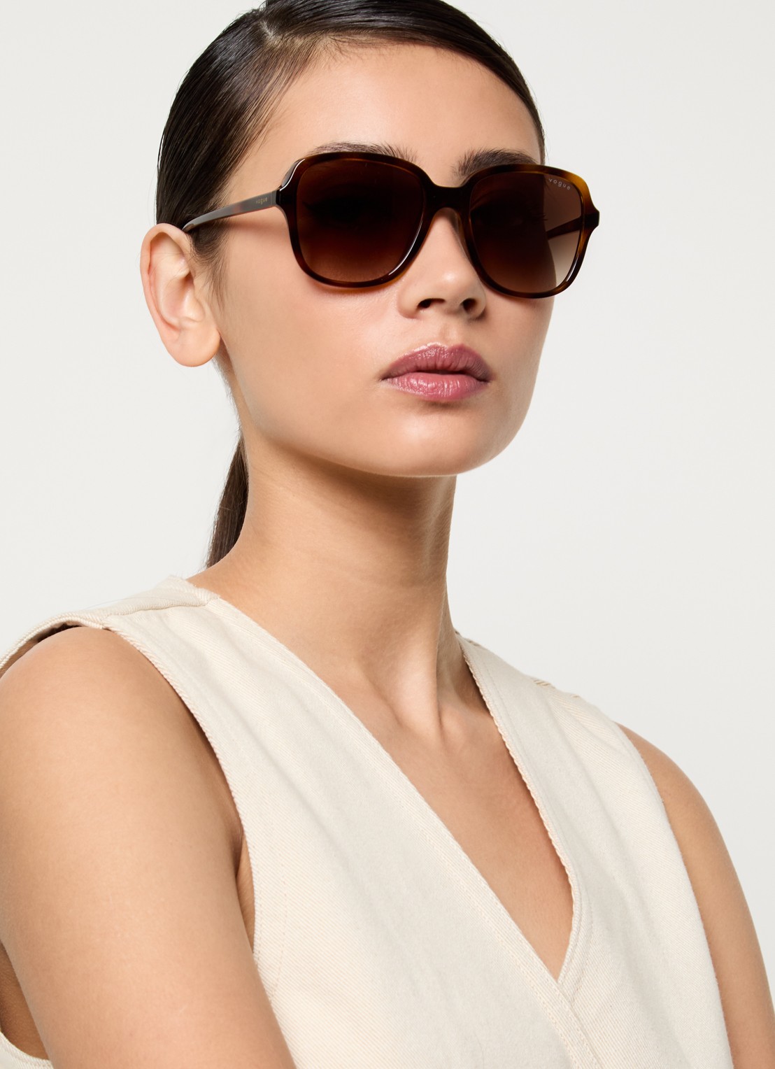 VOGUE Butterfly zonnebril VO5601S - voorkant 2 bruin