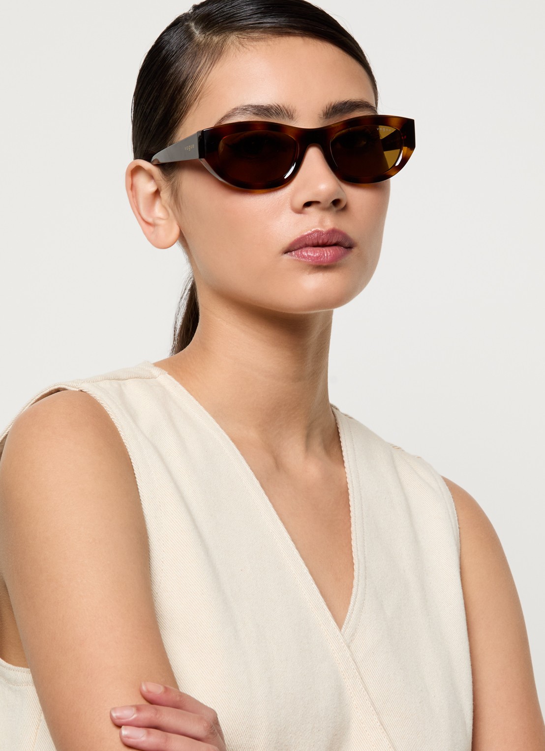 VOGUE Retro zonnebril gepolariseerd VO5616S - voorkant 5 bruin