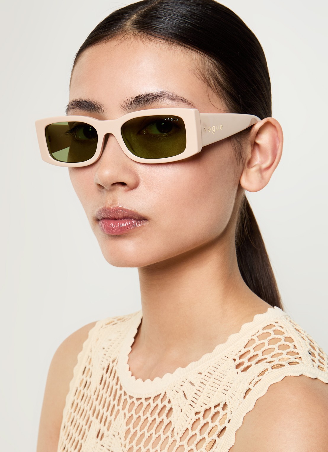 Vogue Retro zonnebril VO5584S - voorkant 2 beige