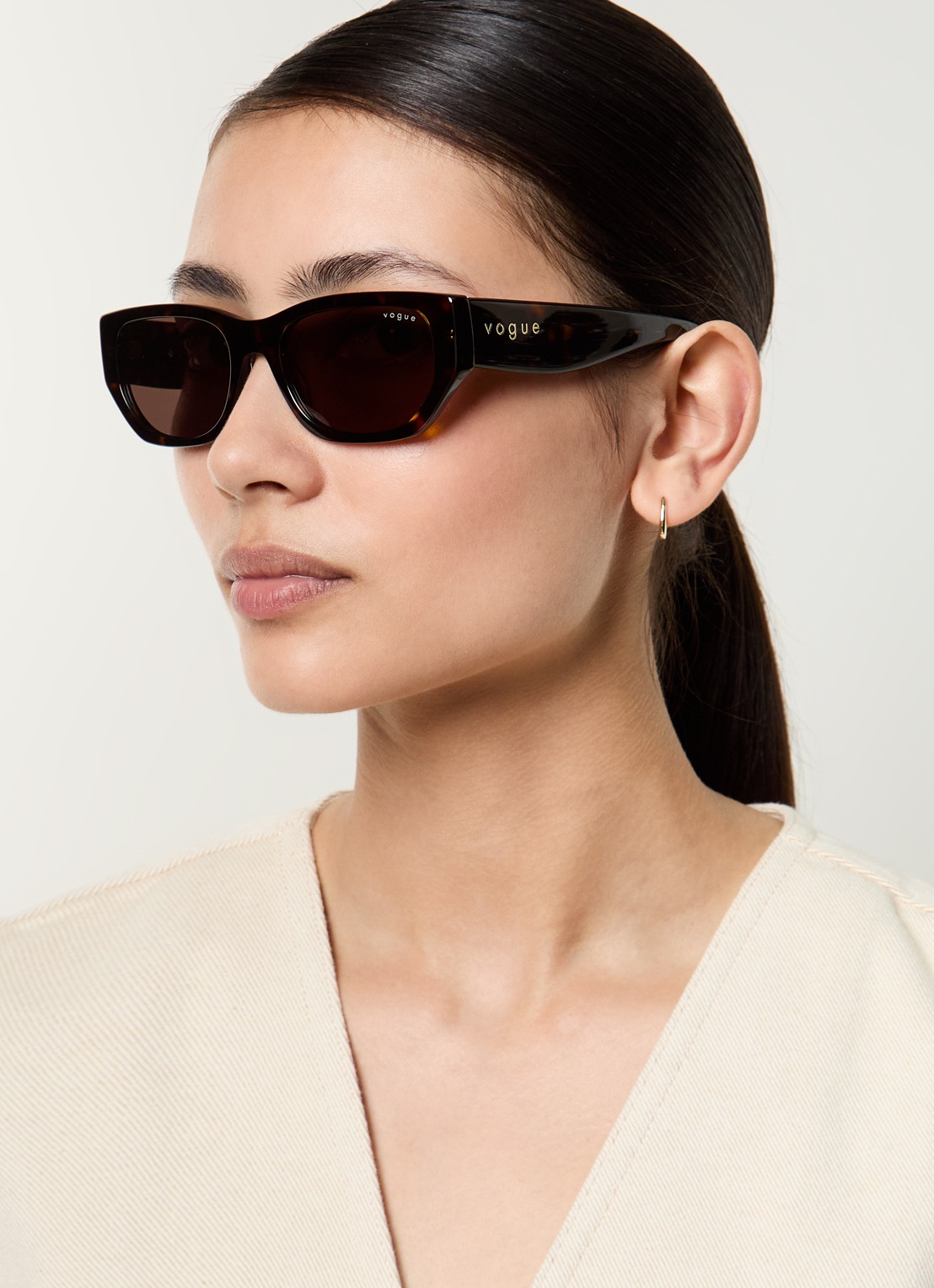 Vogue Retro zonnebril VO5586S - voorkant 5 donkerbruin