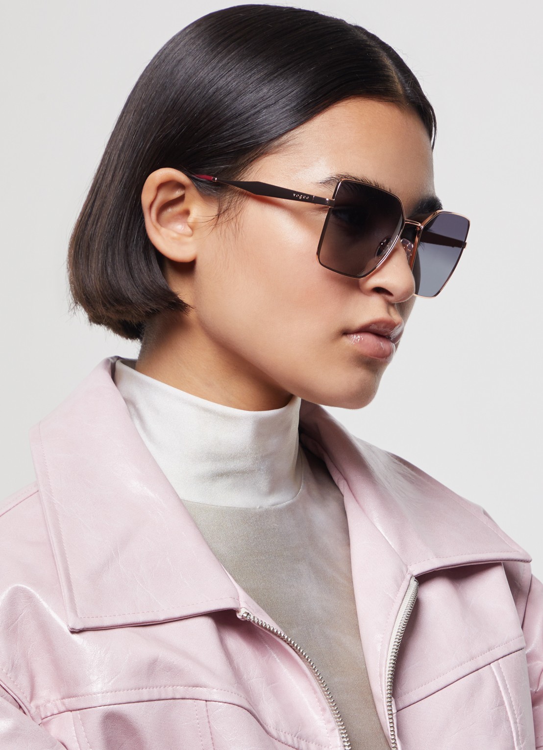 Vogue Zonnebril VO4284S - voorkant 2 roségoud