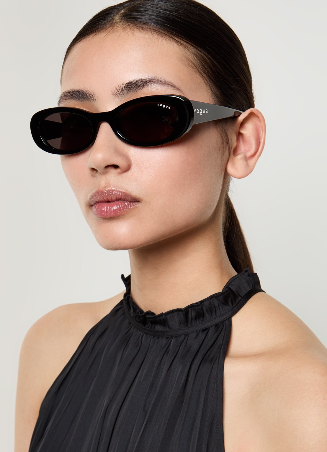 Vogue Zonnebril VO5582S - voorkant 2 zwart