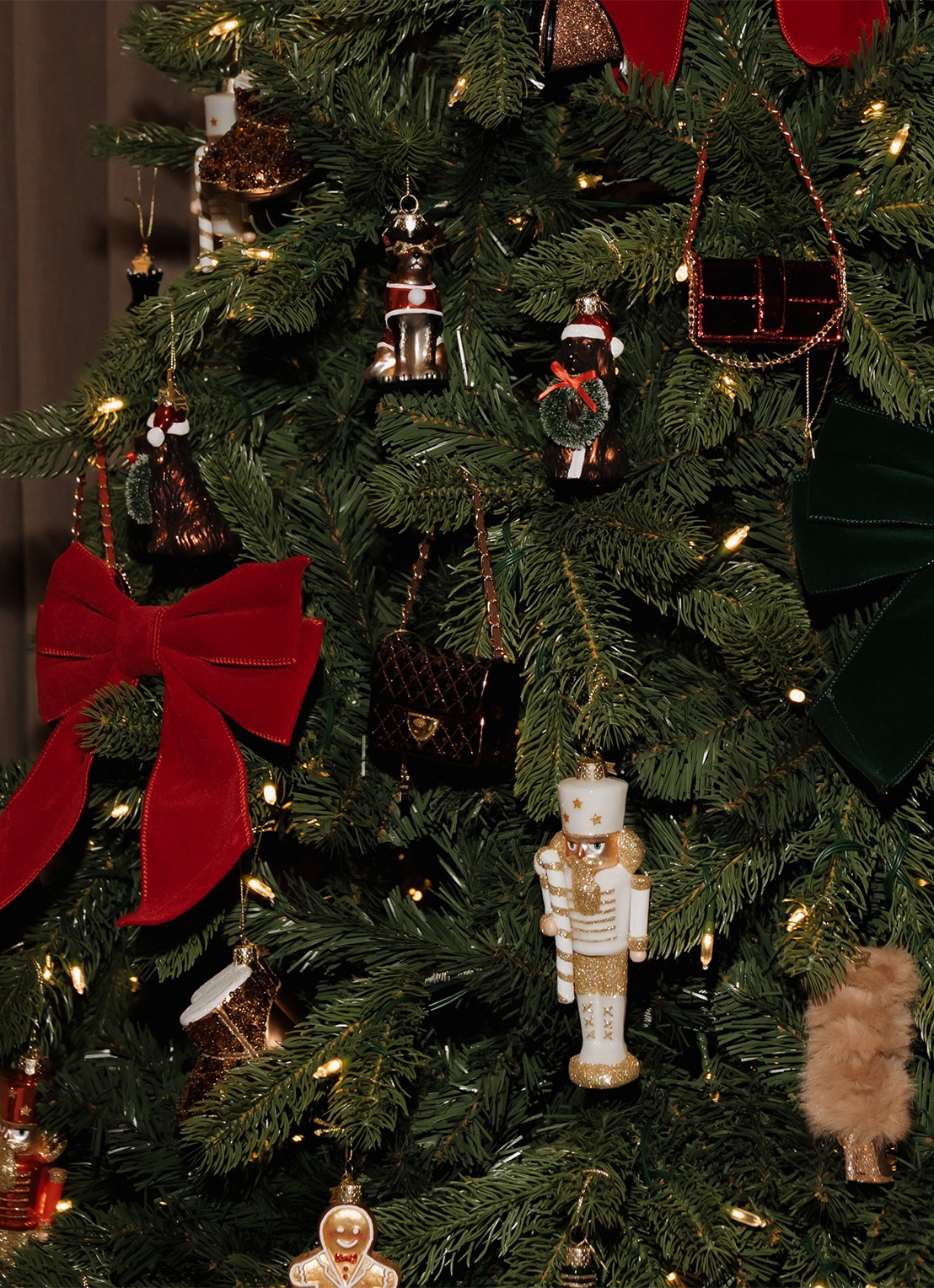 Vondels Kerst Hond Met Lauwerkrans kersthanger 8 cm - voorkant 5 bruin