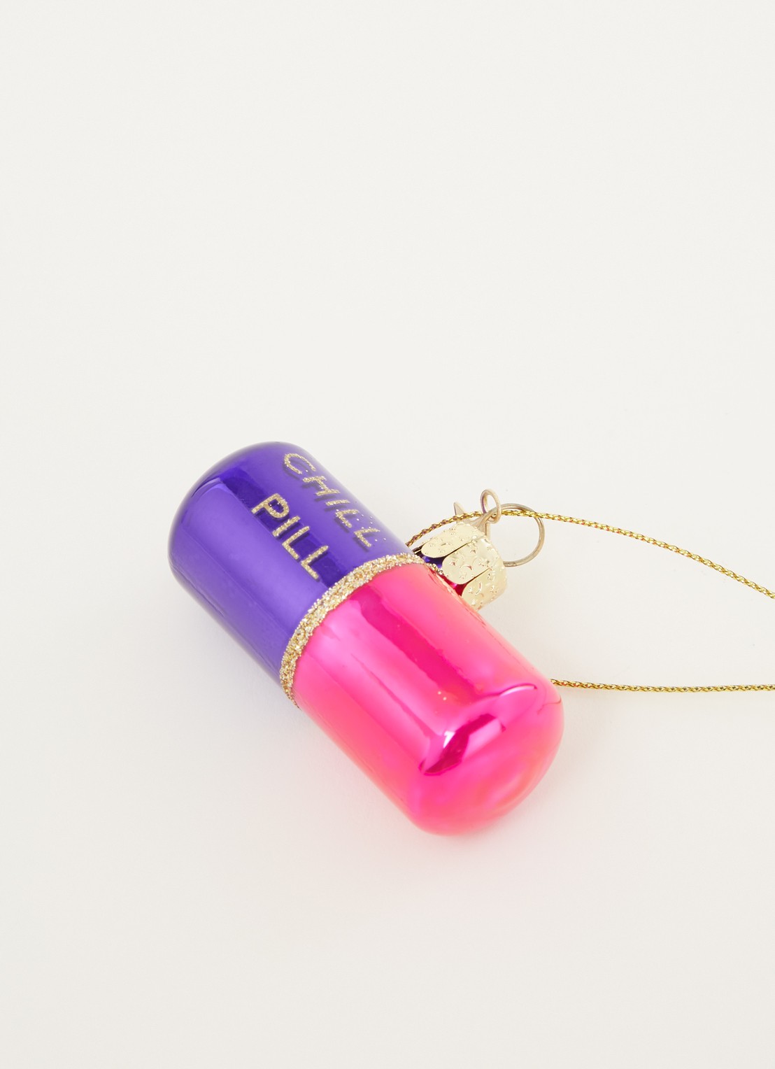 Vondels Opal Chill Pill kersthanger 4 cm - detail 3 roze