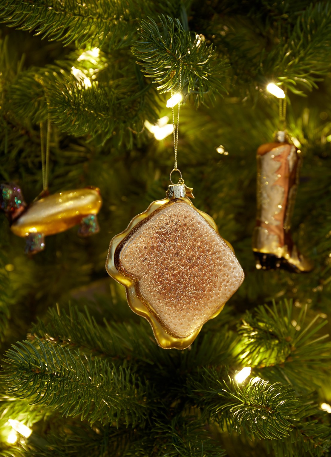 Vondels Tosti With Melting Cheese kersthanger 10 cm - voorkant 3 geelgoud