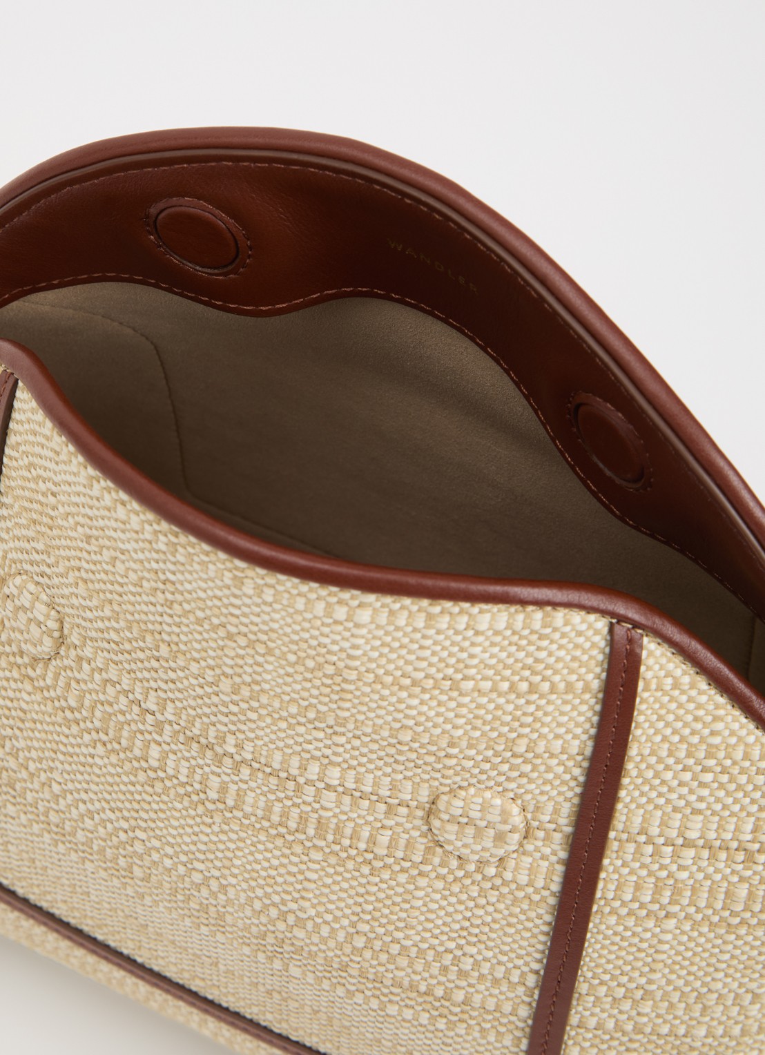 Wandler Penelope schoudertas van raffia met details van kalfsleer - detail 2 beige