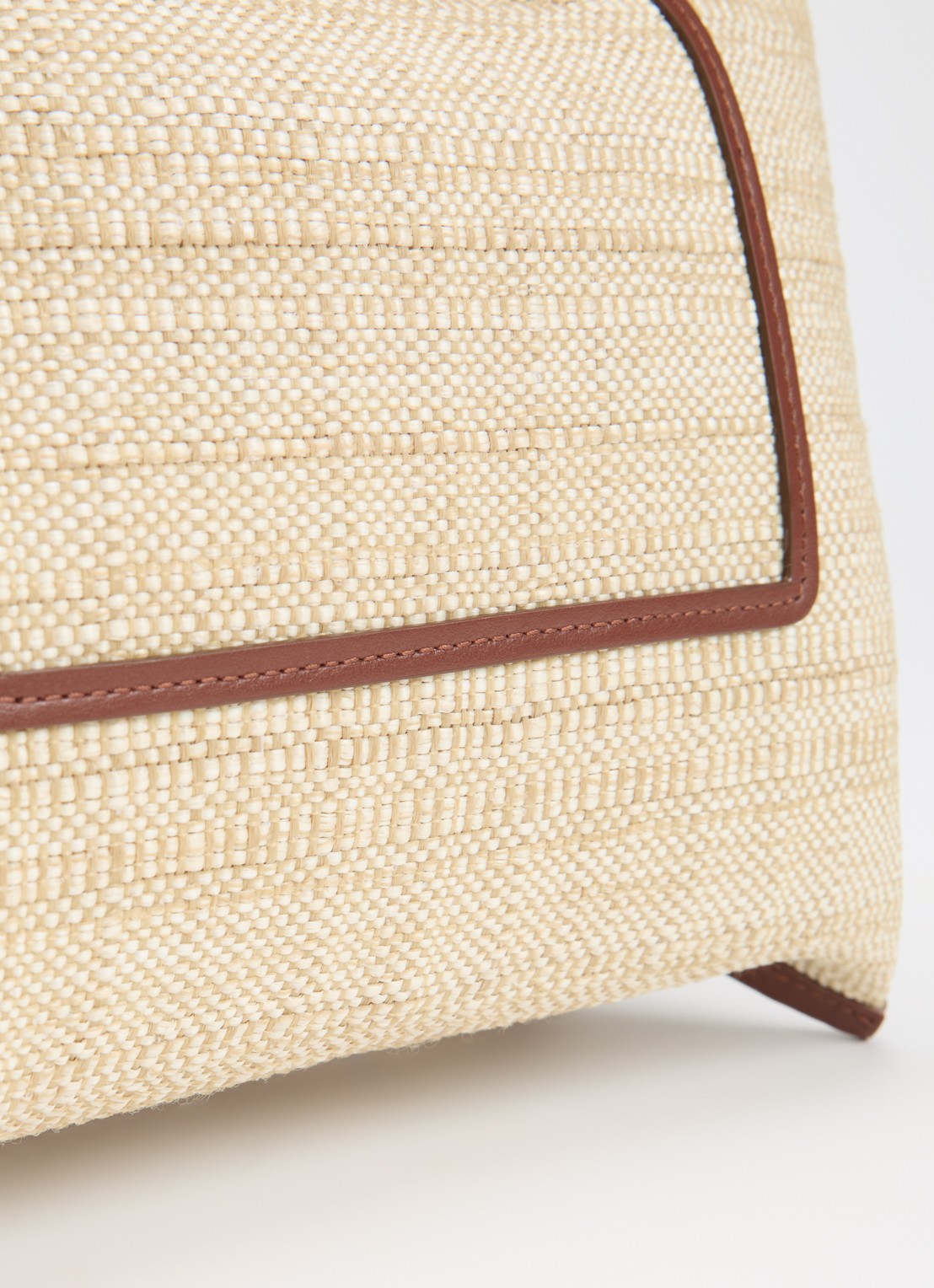 Wandler Penelope schoudertas van raffia met details van kalfsleer - detail 4 beige