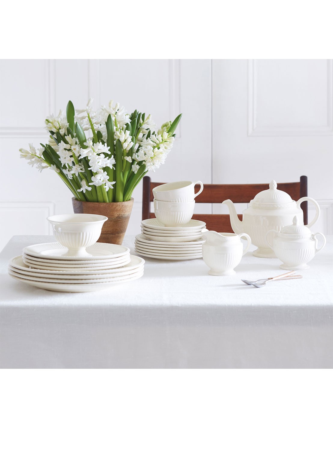 Wedgwood Edme dinerbord 27 cm - voorkant 2 creme