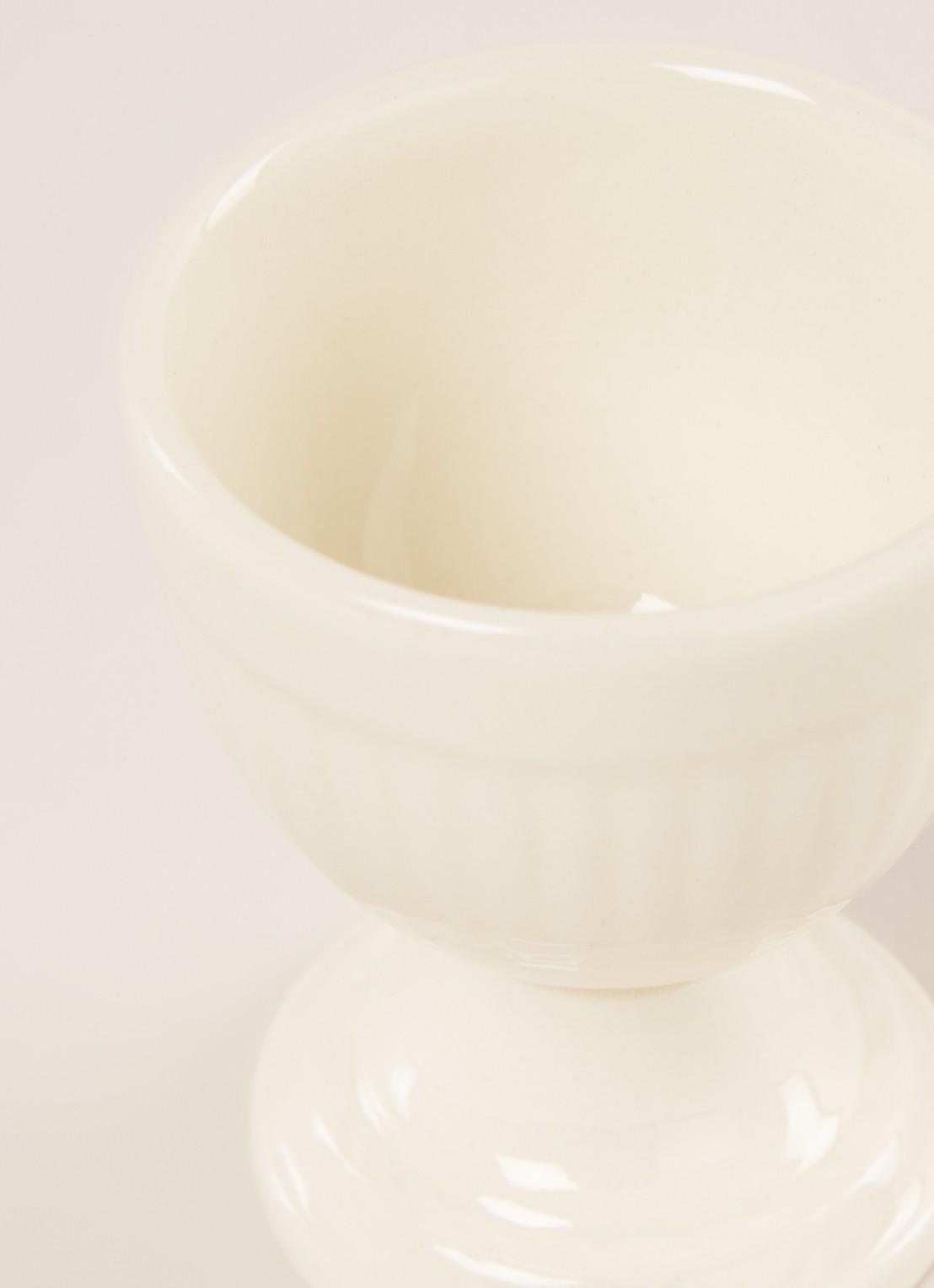 Wedgwood Edme eierdop  - detail 3 gebroken wit