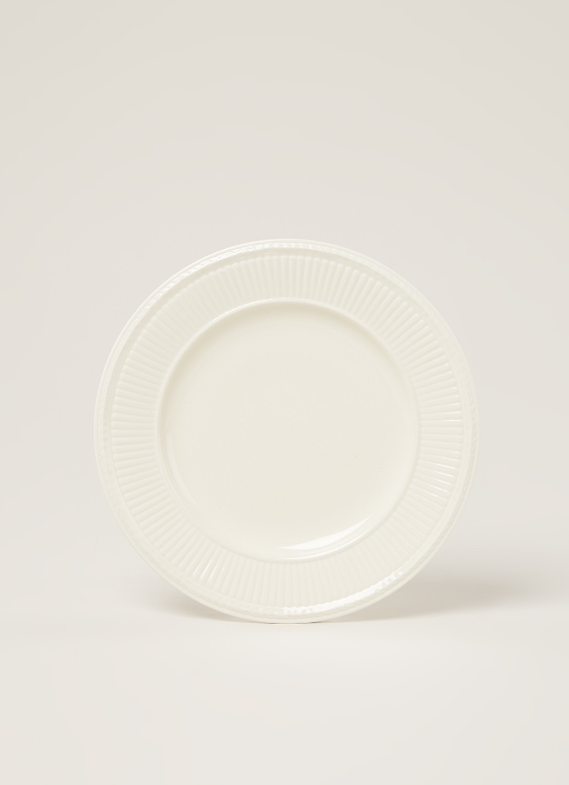 Wedgwood Edme gebaksbordje 18 cm - voorkant 2 gebroken wit