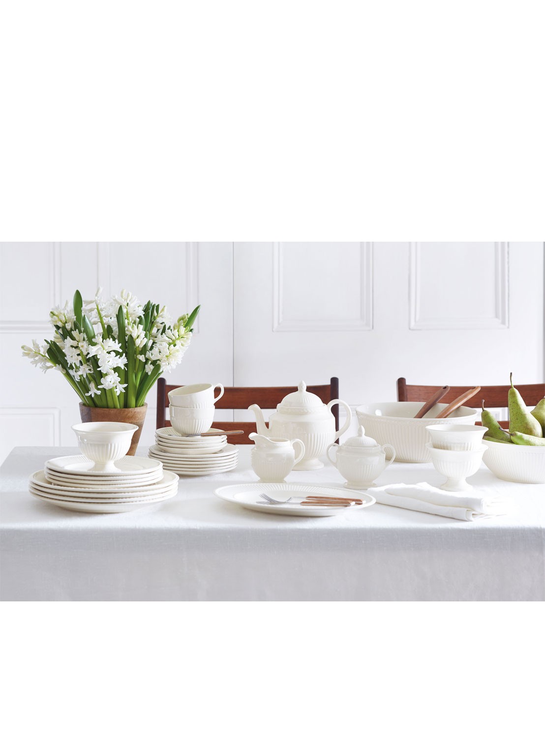 Wedgwood Edme saladeschaal 25 cm - voorkant creme