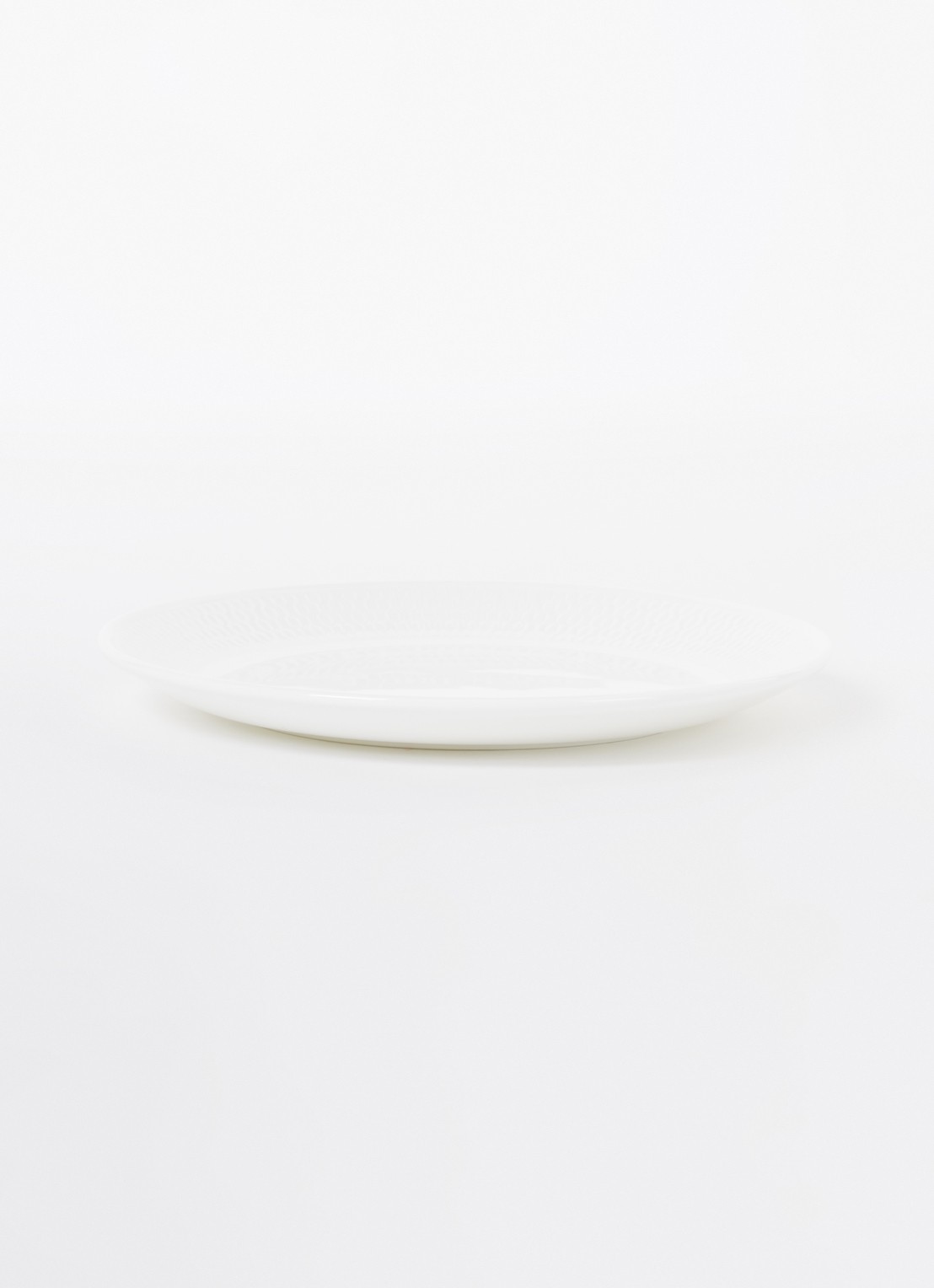 Wedgwood Gio gebakbordje 17 cm - voorkant 5 gebroken wit