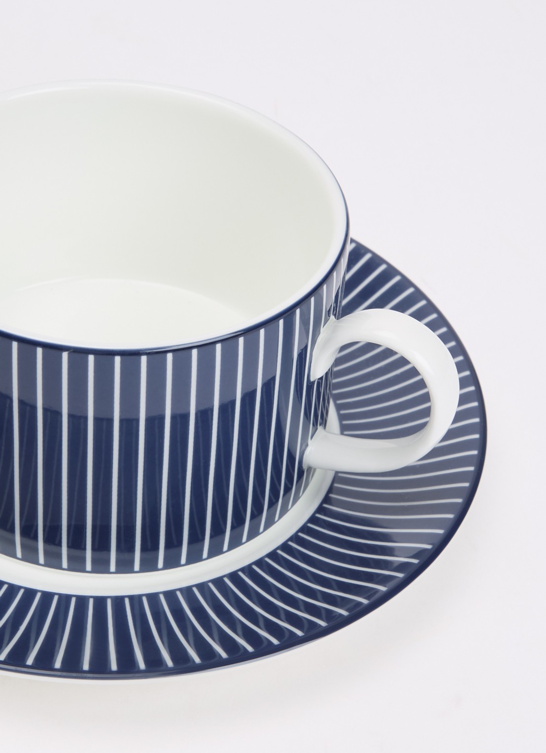 Wedgwood Gio kop en schotel 22 cl - voorkant 2 donkerblauw