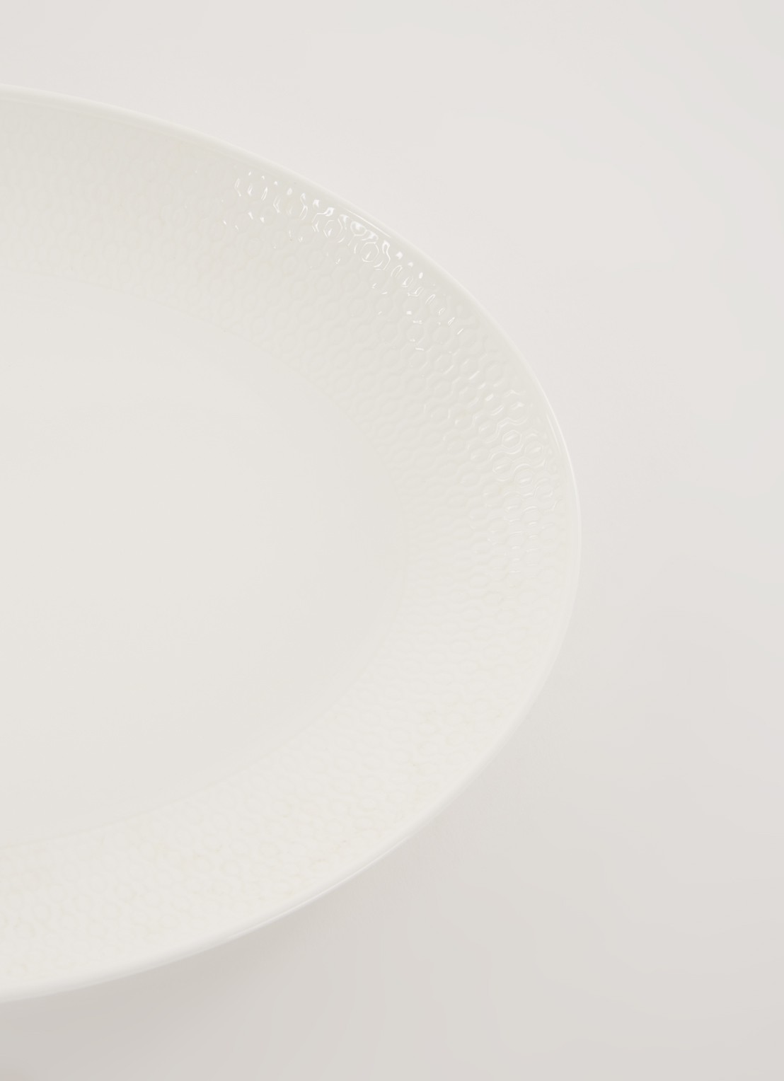 Wedgwood Gio serveerschaal 30 cm  - detail gebroken wit
