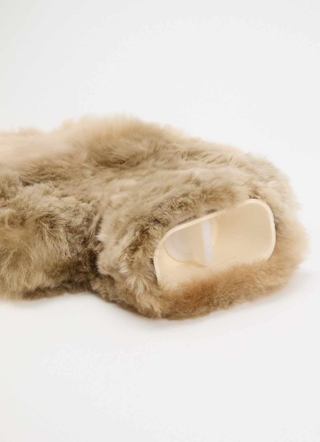 WEICH Calmo kruik van alpaca vacht - detail donkerbeige