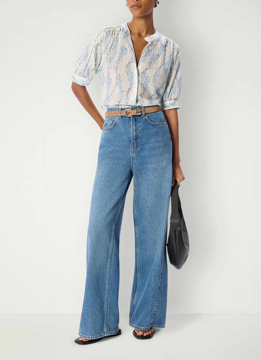 Whistles Ditsy Stem blouse met print en pofmouw - voorkant 3 lichtblauw